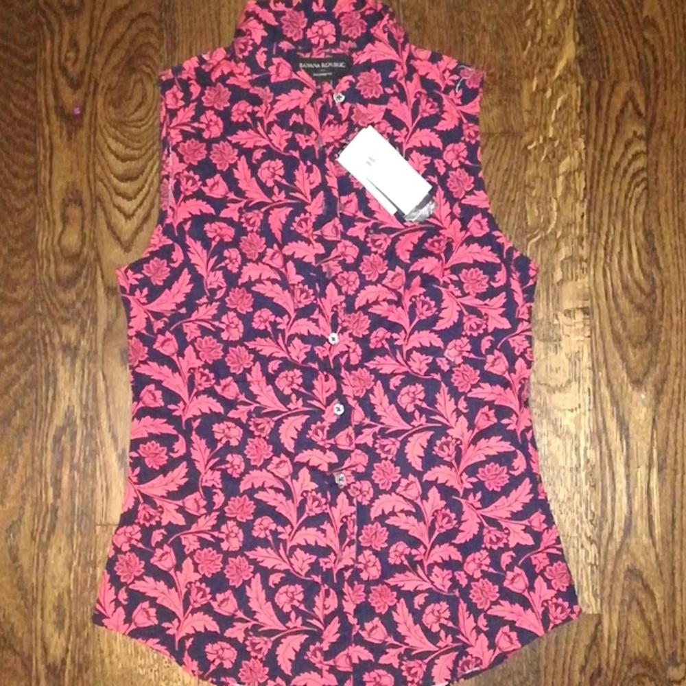 NWT Banana Republic tailored fit sleeveles top